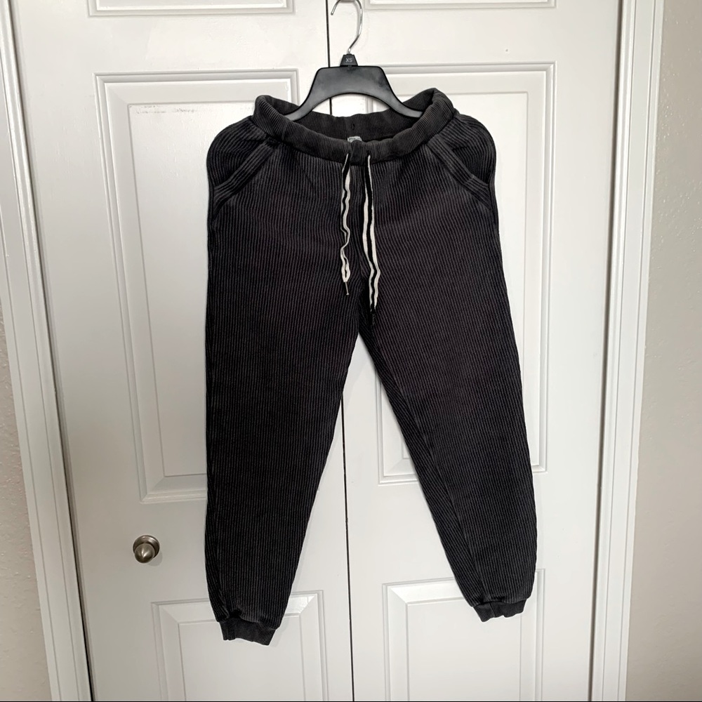 AERIE sweatpant joggers | XS | worn, small hole on the top in the back